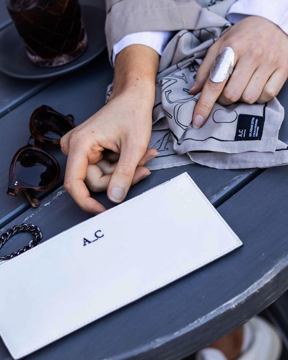 12 Best Sustainable Ethical Wallet Brands to Stay Organized