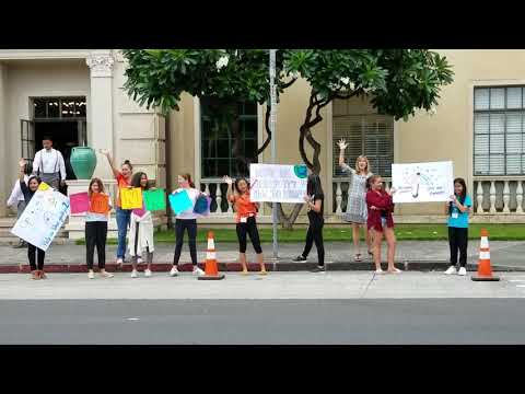 Sign waving, advocates for keeping Hawaii Clean, stop littering!
