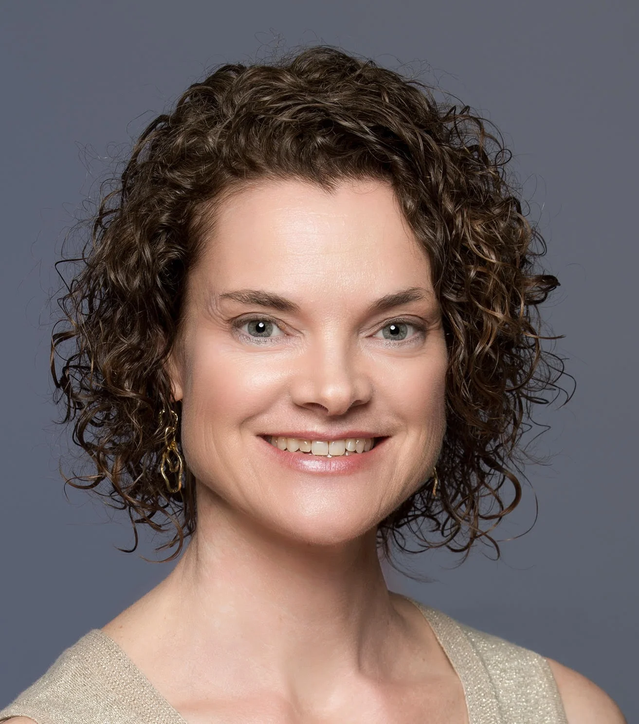 LISA MEDLEY, MA, CMT Sustainable Wellbeing Lifestyle & Body Relationship Mentor