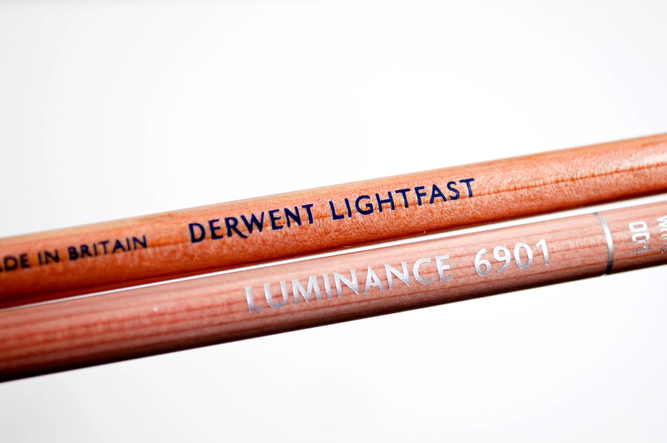 Caran d'Ache Luminance V's Derwent Lightfast
