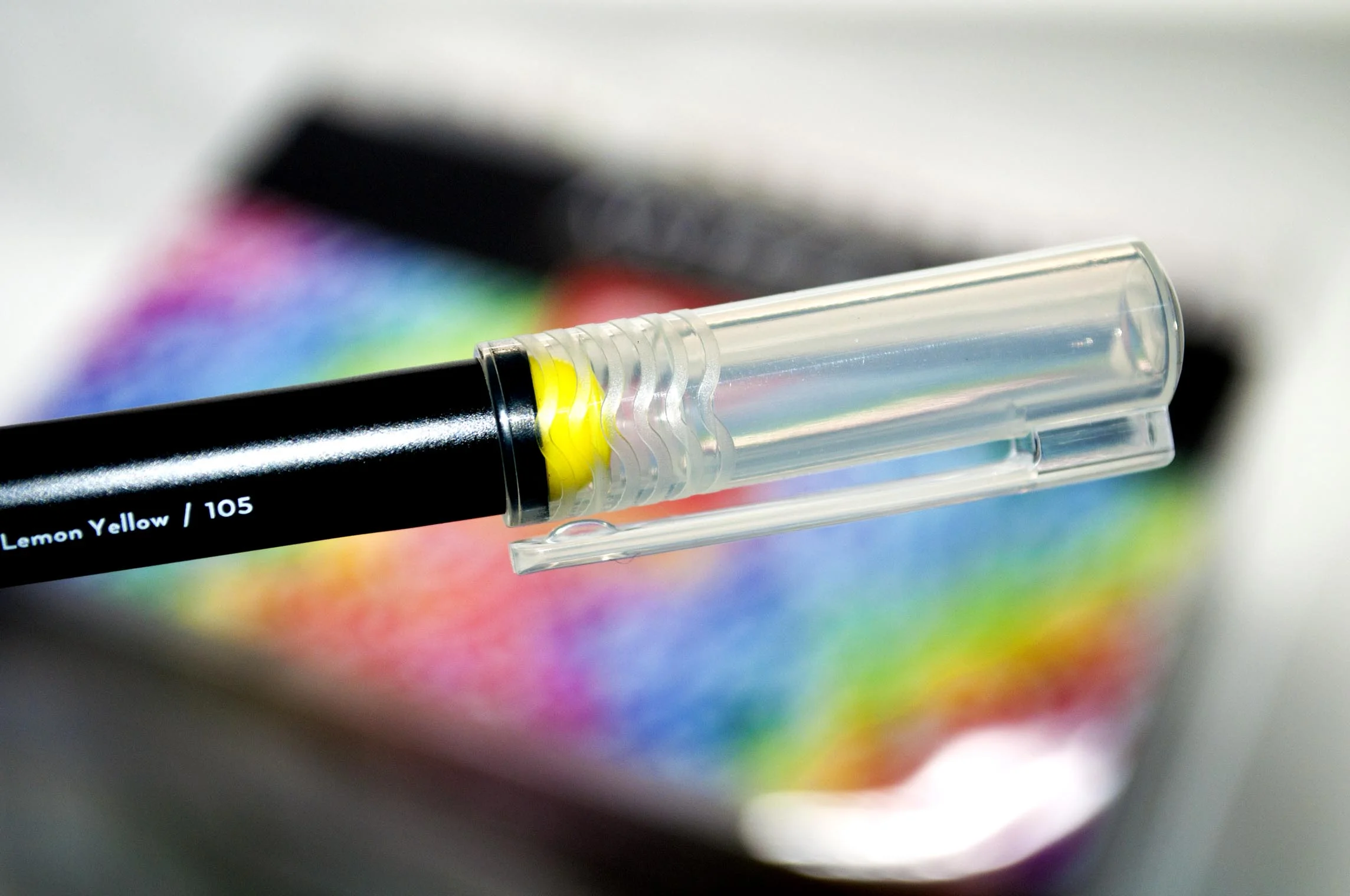 Arteza Pen With Lid on back .jpg