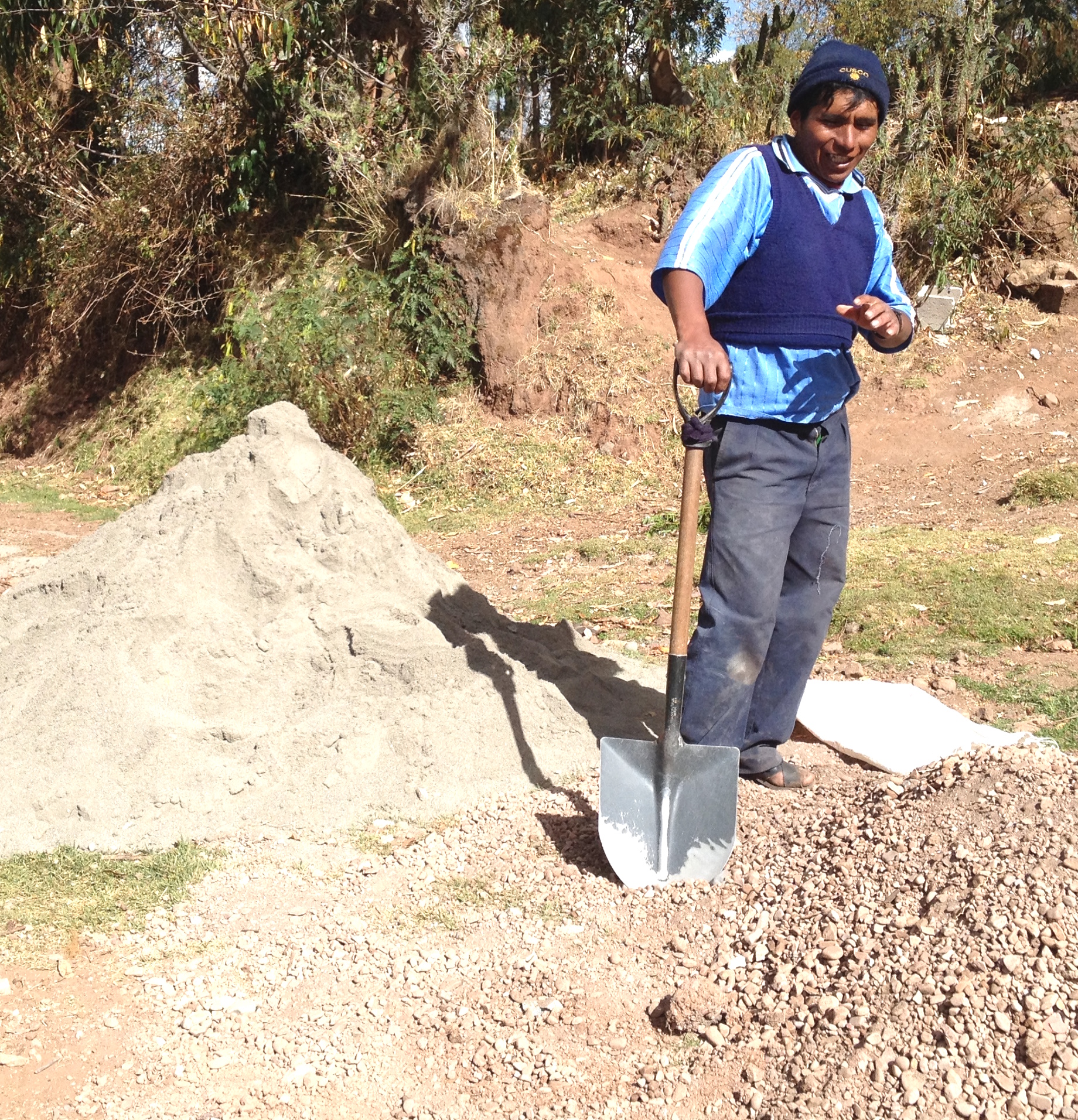Gravel digging Ccorca ayllu.jpg