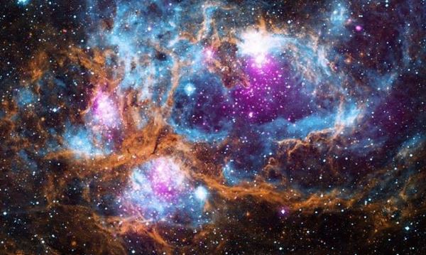 We all live in a cosmic wonderland... © ESA/Hubble
