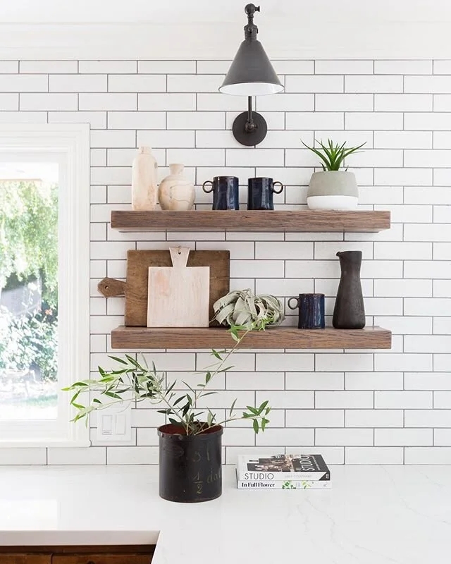 I love the warmth these custom wood shelves added to our #westlaketrails kitchen. They created such a nice contrast with the white backsplash tile and quartz countertops. 📷: @amybartlam