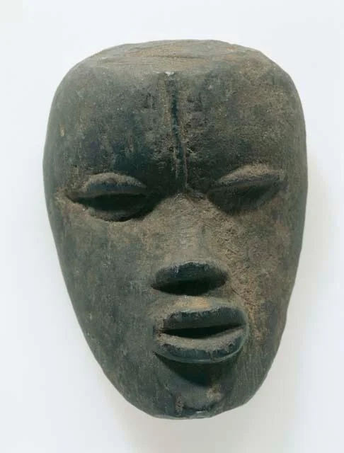 A "Ziã ku Gli" mask of Gbe clan of Liberia. This wooden mask seems made of stone.