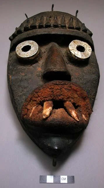 A "Zi" mask with animal teeth, from Ziali region of Liberia.