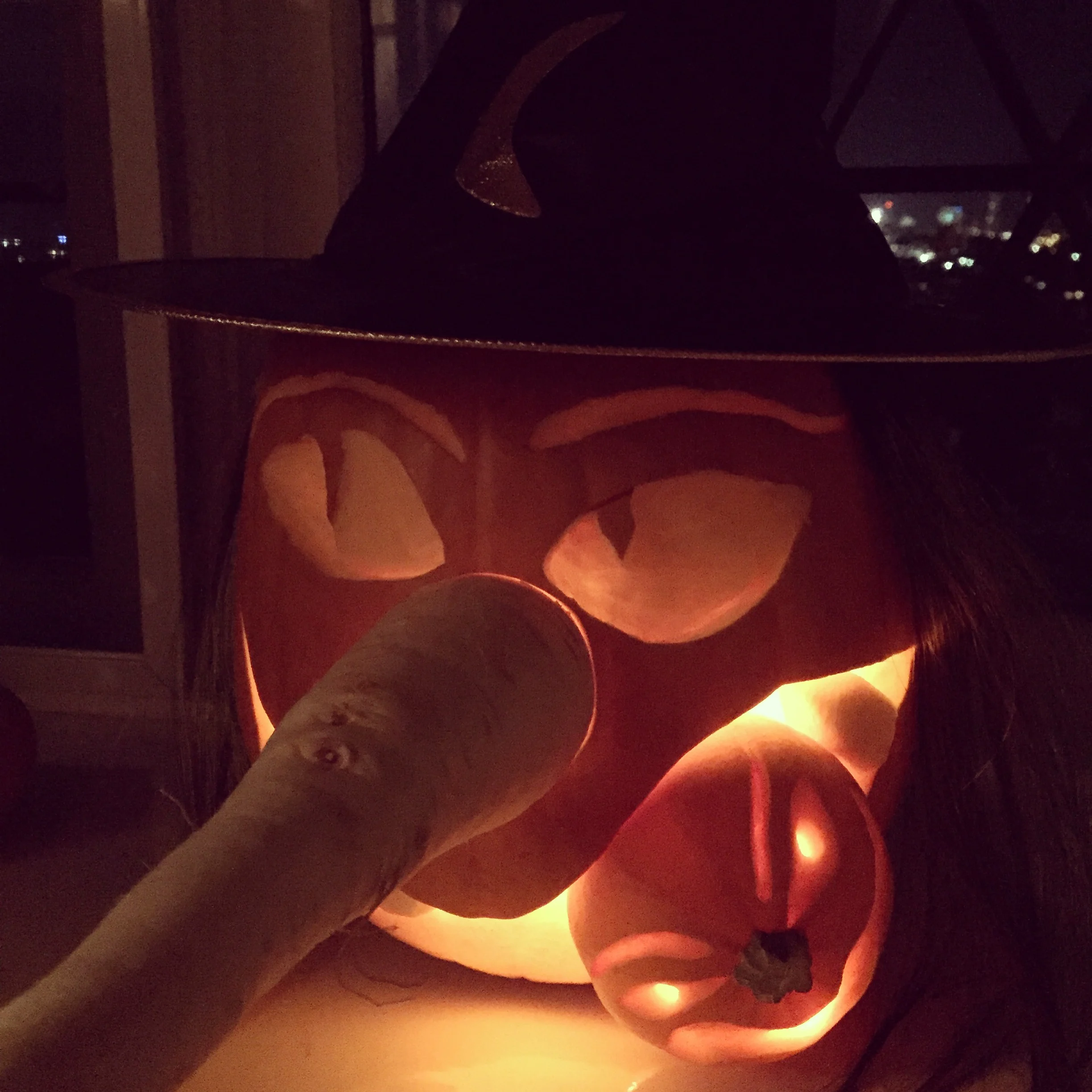 'hungry-parsnip-nose' jack o lantern sculpture