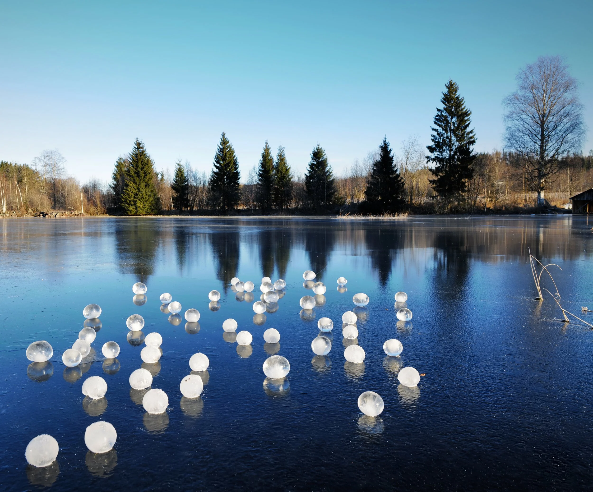 'sfærenes harmoni' land art installation Austmarka, Norway 12/23 (still from filmic work)