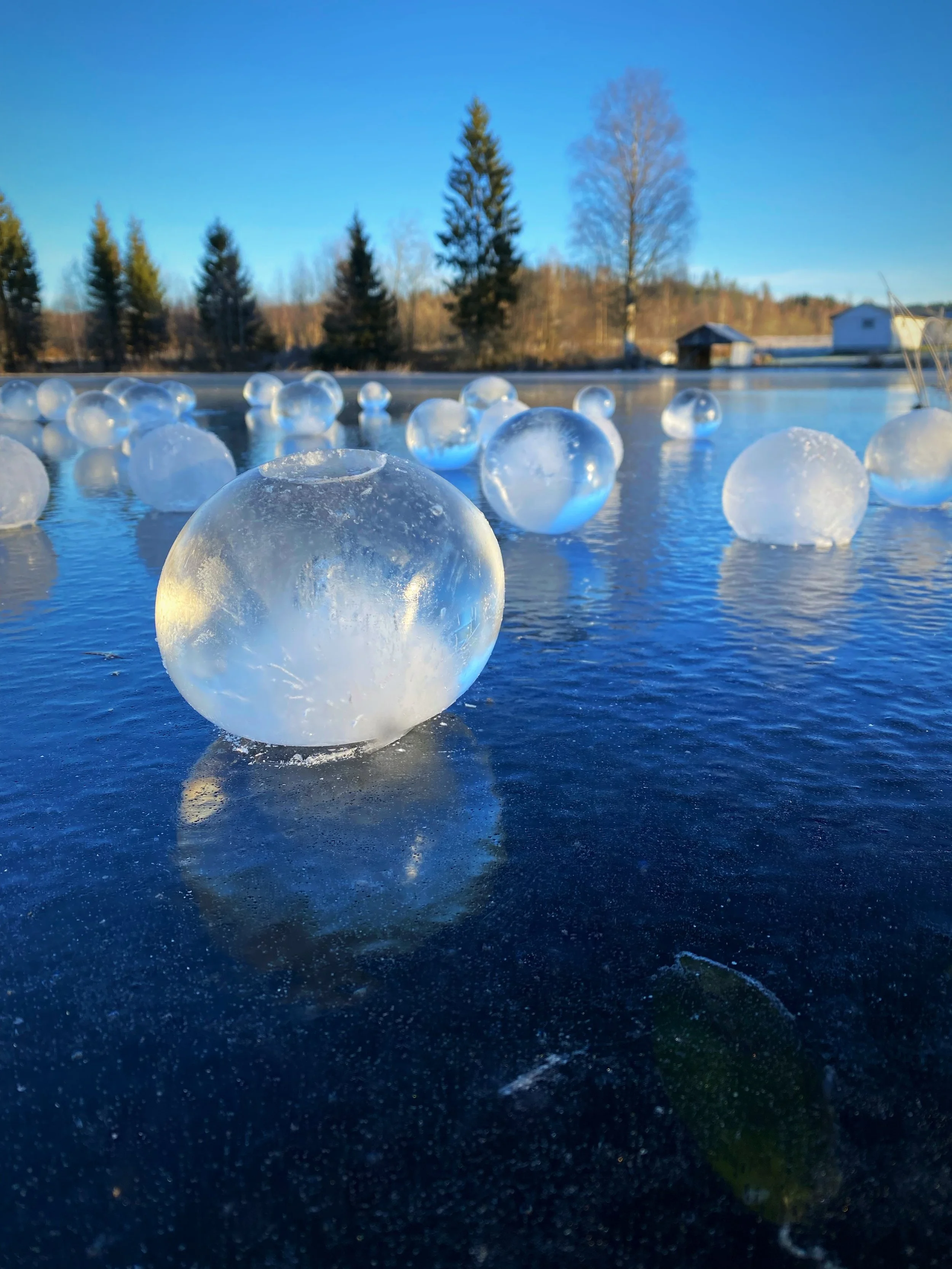 'sfærenes harmoni' land art installation (detail) Austmarka, Norway 12/23