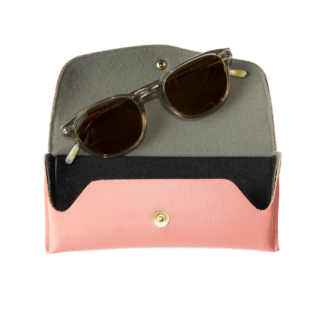 The-Optical-Co-Assessories-vintage-case-pink.png