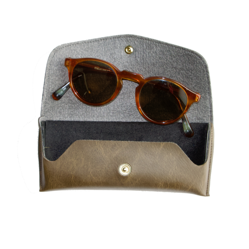 The-Optical-Co-Assessories-vintage-brown-open.png