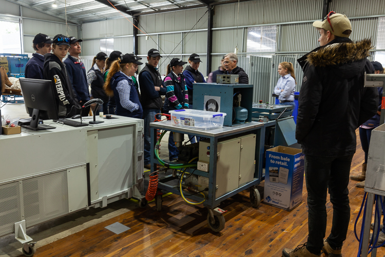 Demonstration of use of laserscan machine in wool testing