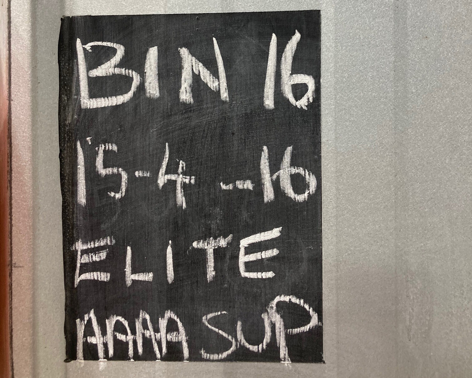 Bin 16 elite wool label