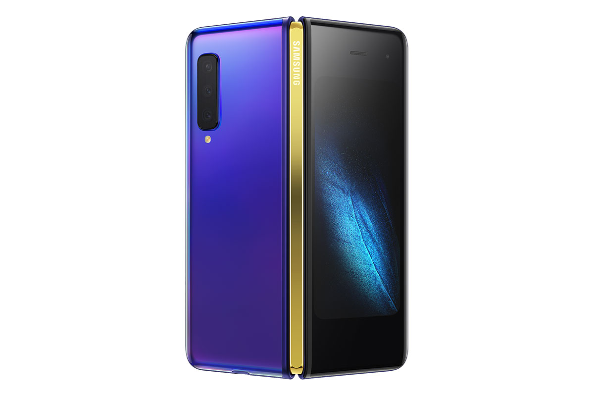 Samsung Galaxy Fold สำหรับ AT&amp;T สีตัวเครื่อง Astro Blue และสีบานพับ Gold