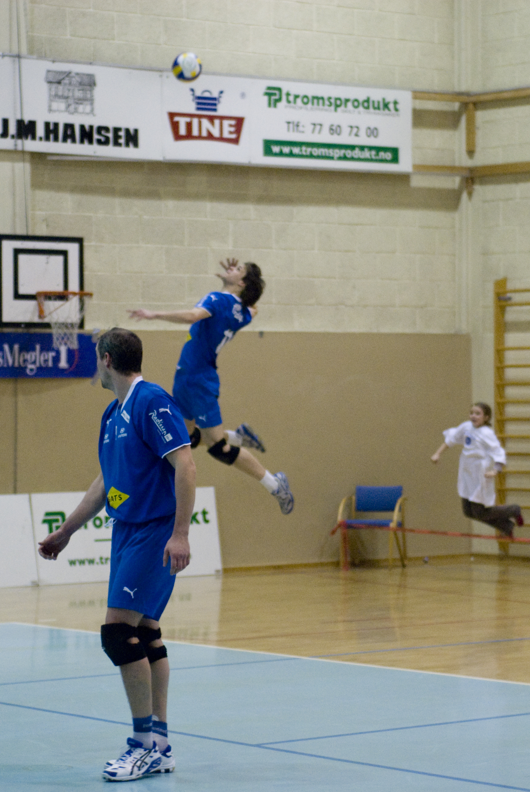 Me serving when I played in Tromsø. Nikon D200