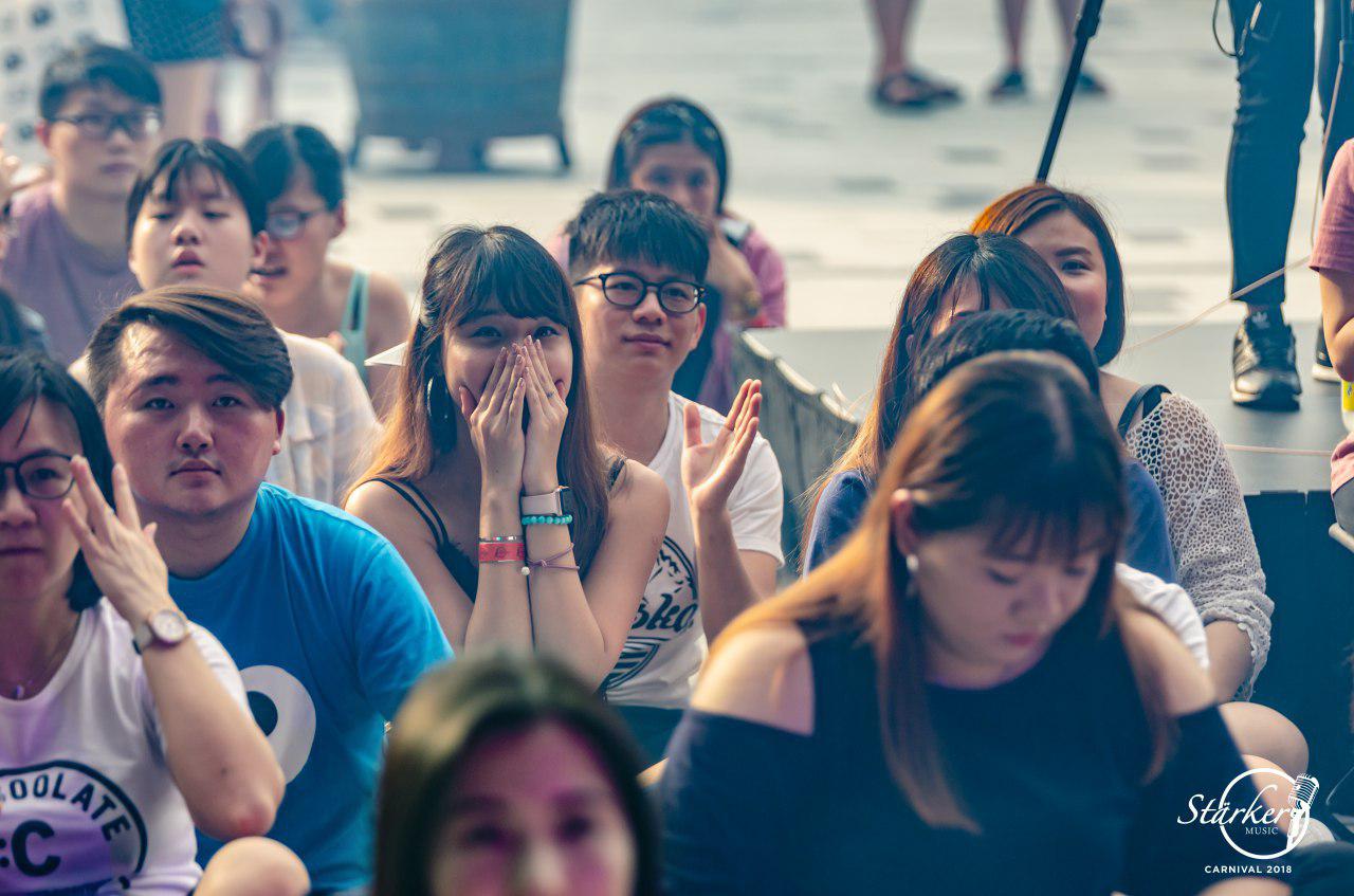 Crowd1.jpg