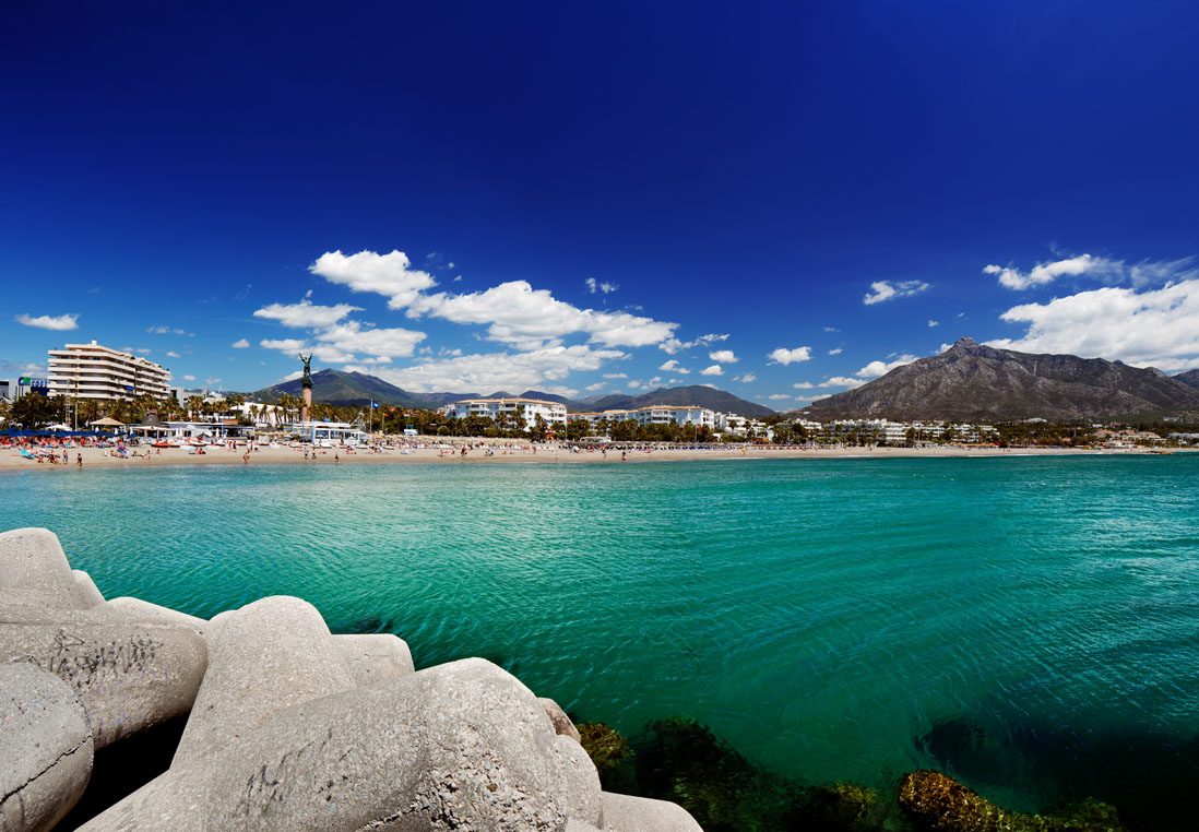 Puerto-Banus-Beach-in-marbella-1 (1).jpg