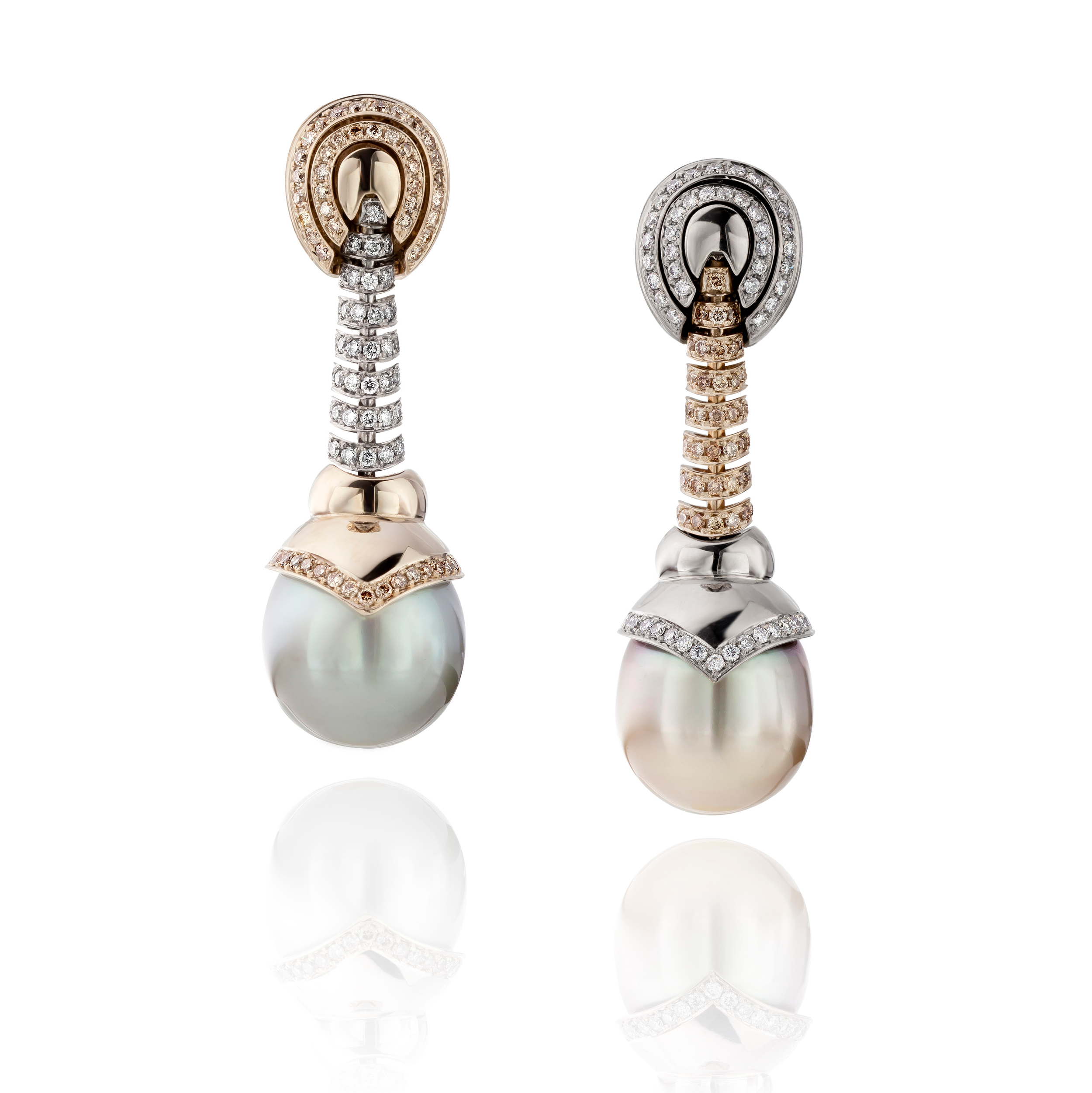Pearl earings classic.png