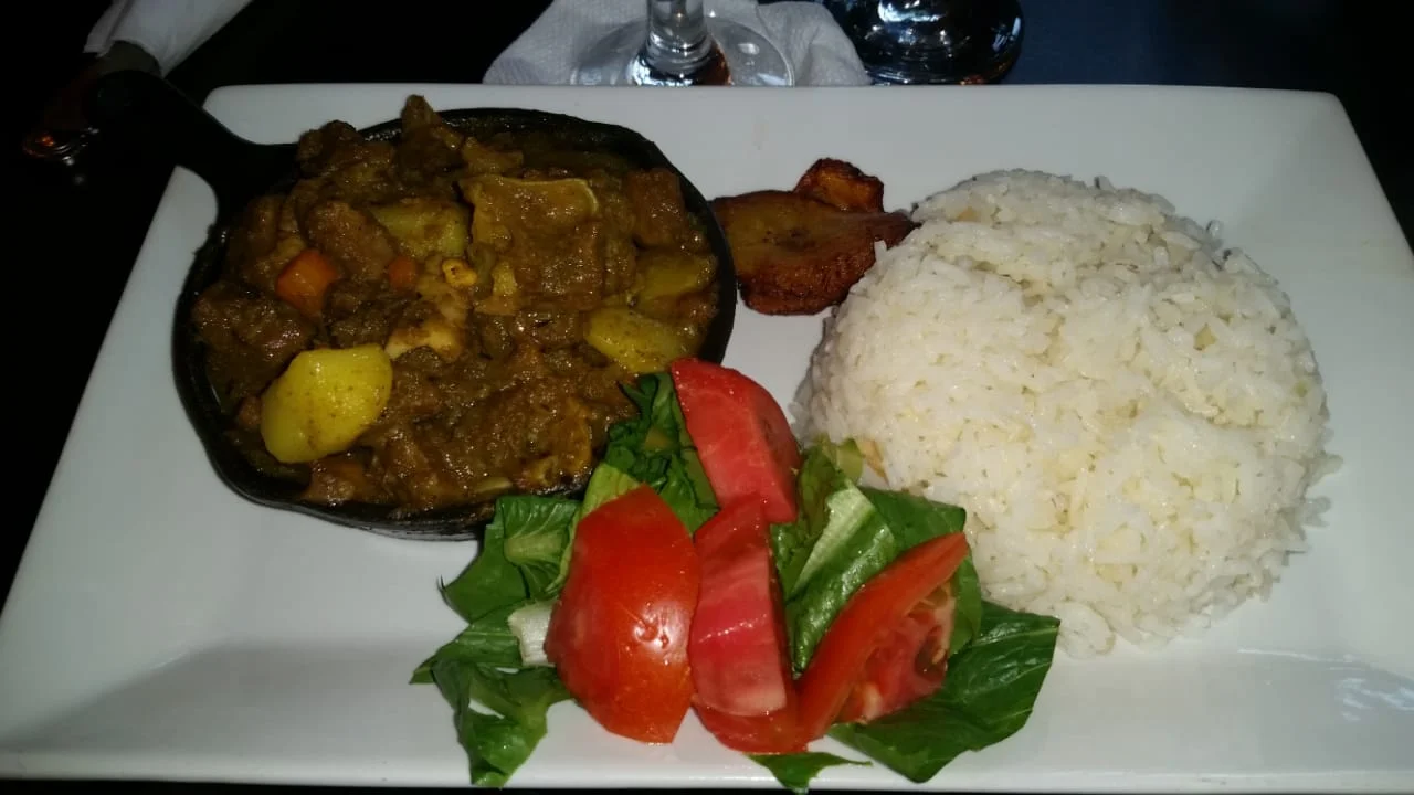 Oak Wine Bar &amp; Cocktail Is Now Open For Lunch