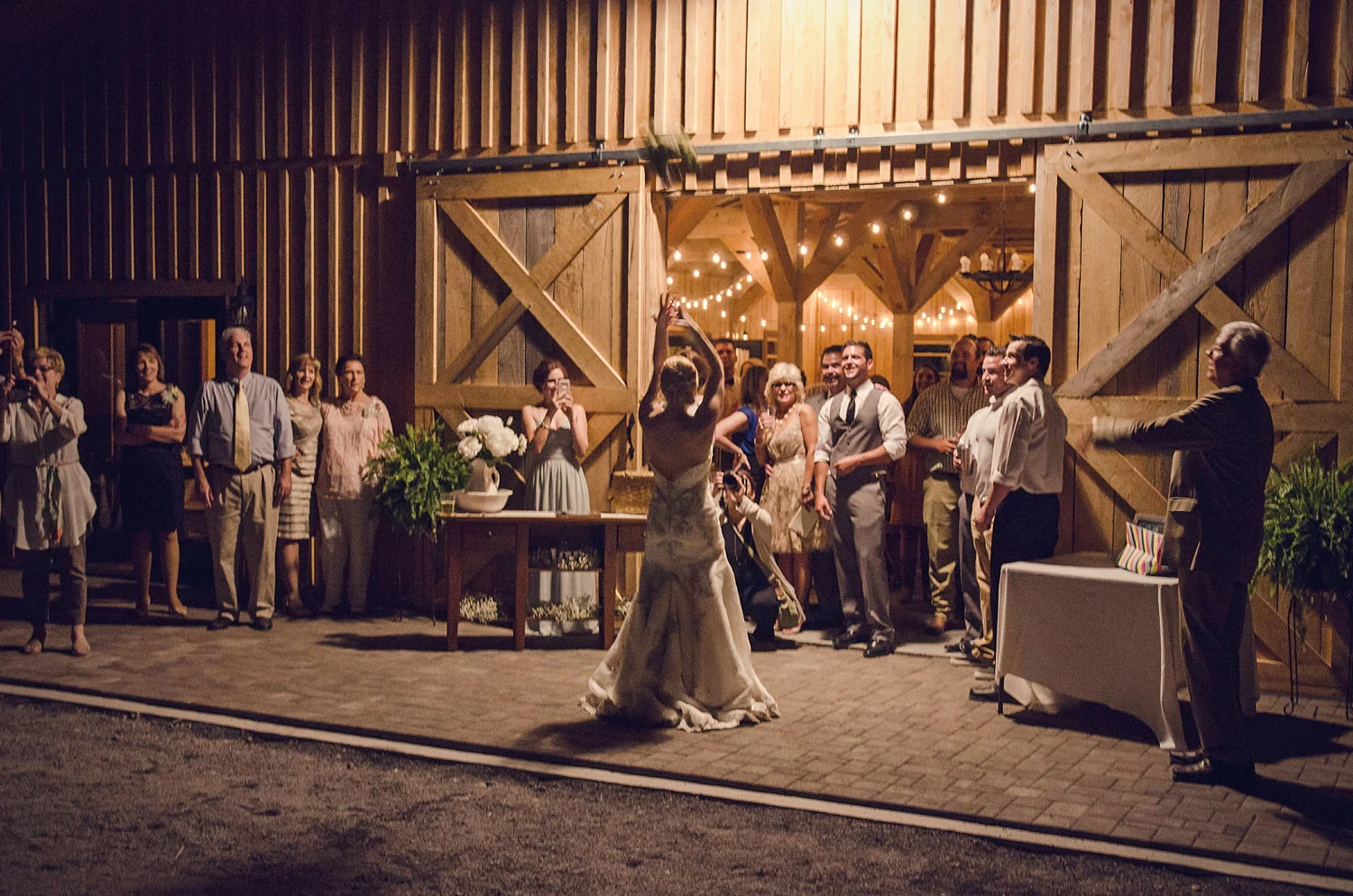 Bride_throwing_bouquet_web.jpg