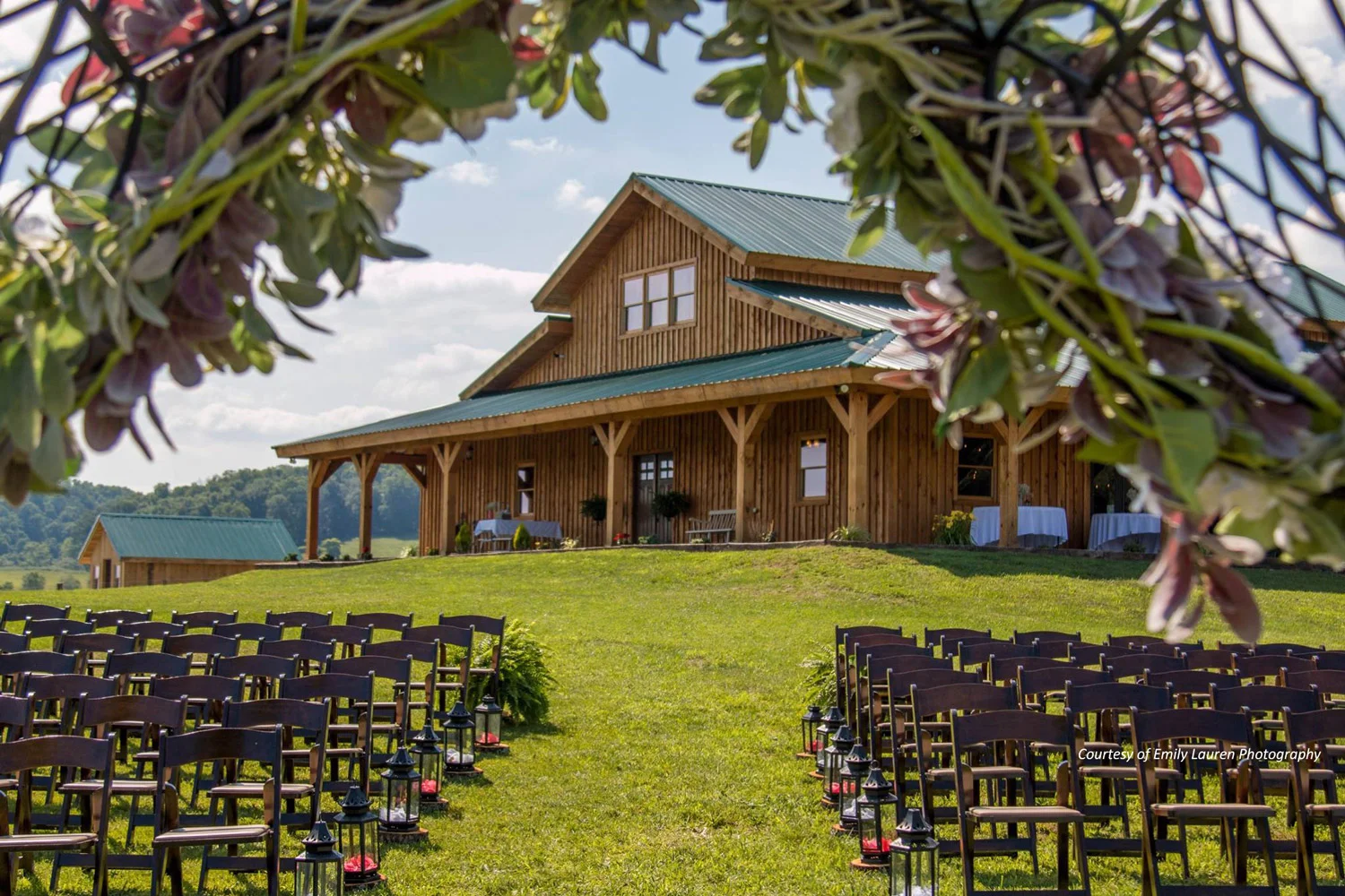 Middle_Fork_Barn-Emily_Lauren_Photography_credit_web.jpg