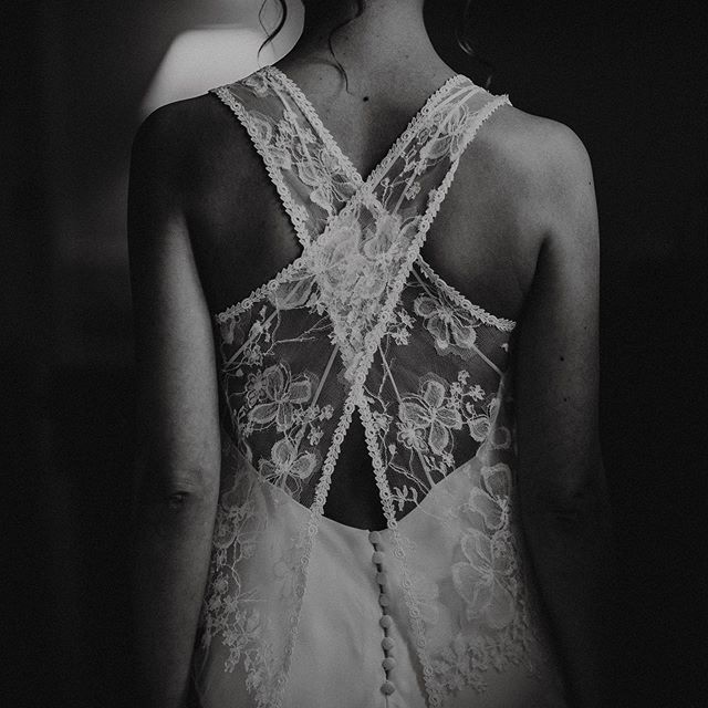 Magnifique Julie 🖤
On vous souhaite tout le bonheur 
Mise en beaut&eacute; : @billy_and_clyde 
Robe : @atelier.swan 
Bijoux : @lachambreblanche
R&eacute;ception : @lesvieuxmelays .
.
.
.
#sightbysight #blackandwhitewedding #bride #sinspirersemarier 