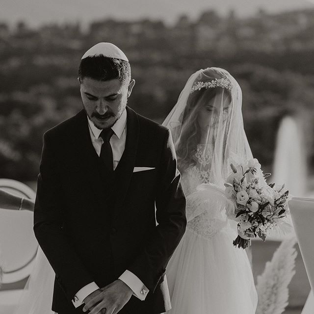 Johanna &amp; Johan 🖤/
.
.
.
.
#sightbysight #lovecouple #sinspirersemarier #inspirationmariage #frenchweddingphotographer #southoffrancewedding #loveauthentic #provencewedding #destinationweddingphotographer #loveislove #brideandgroom #emotionalwed