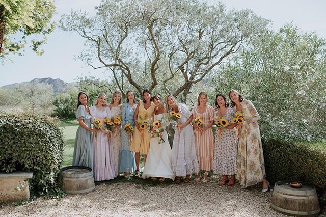 Thesweet summer wedding of Alex and Dom in Provence 
#sunflower #summervibes /
.
.
.
Wedding Planner : @chloeyouandc 
Tipi : @wedding.tipi 
Flowers : @charlotte_flowerandtwig 
Mua : @camille_ghilozzi_mua //
#sightbysight #sinspirersemarier #bride #fl
