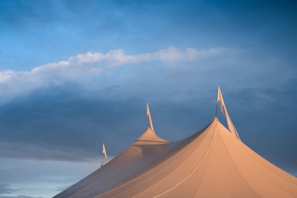 WHAT IS THE FIRST STEP TO PLANNING A TENTED WEDDING IN CONNECTICUT, MASSACHUSETTS, RHODE ISLAND OR NEW YORK - A GUIDE TO PLANNING A NEW ENGLAND TENTED WEDDING. - Pearl Weddings & Events Blog