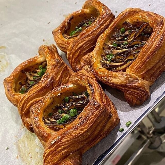 Some caramelised onion and mushroom croissant appreciation from @smileysweetiebalia #proof_hk