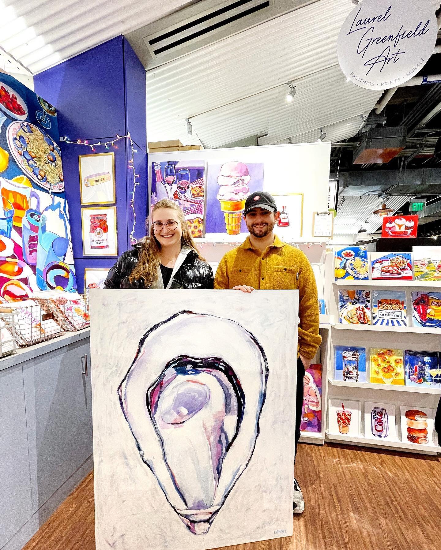 The giant oyster painting has found a forever home!! Thank you so much Molly and Jordan for sharing how special this painting is to you and for decorating your first home together with it! 🥰🦪