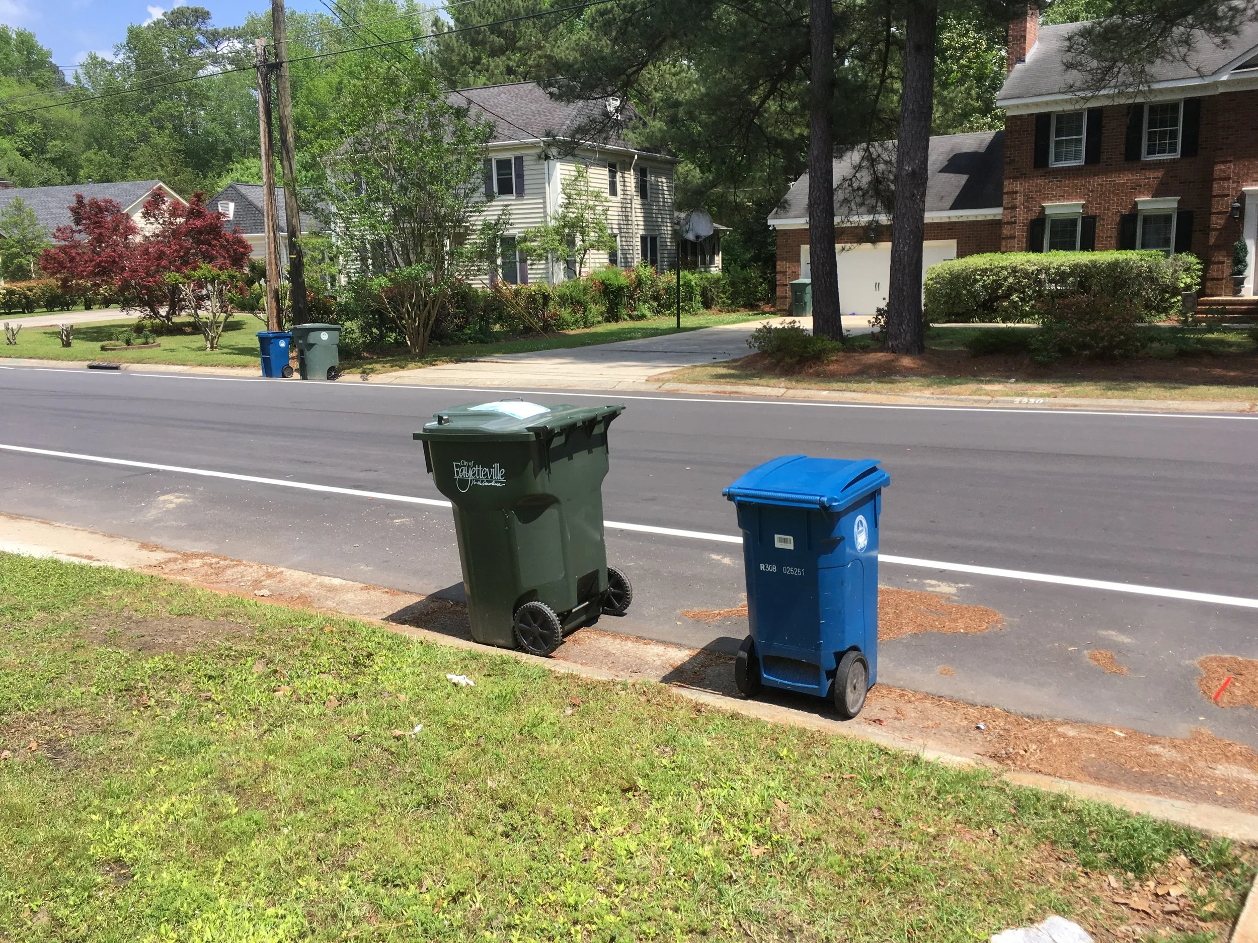 1352 || Thursday's are for trash and recycling pick up. I need a bigger recycling bin. But I don't want to buy it. That one hardly holds anything. 