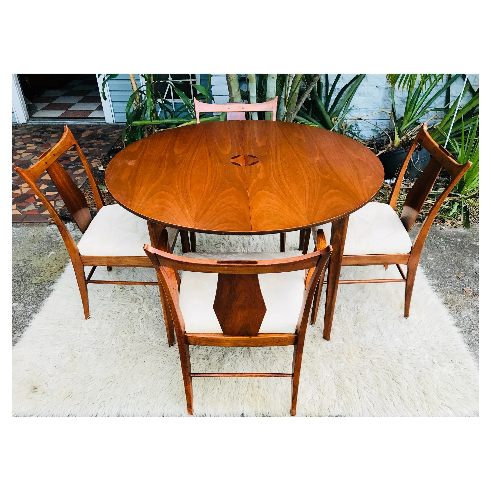 mcmdiningtable4.JPG
