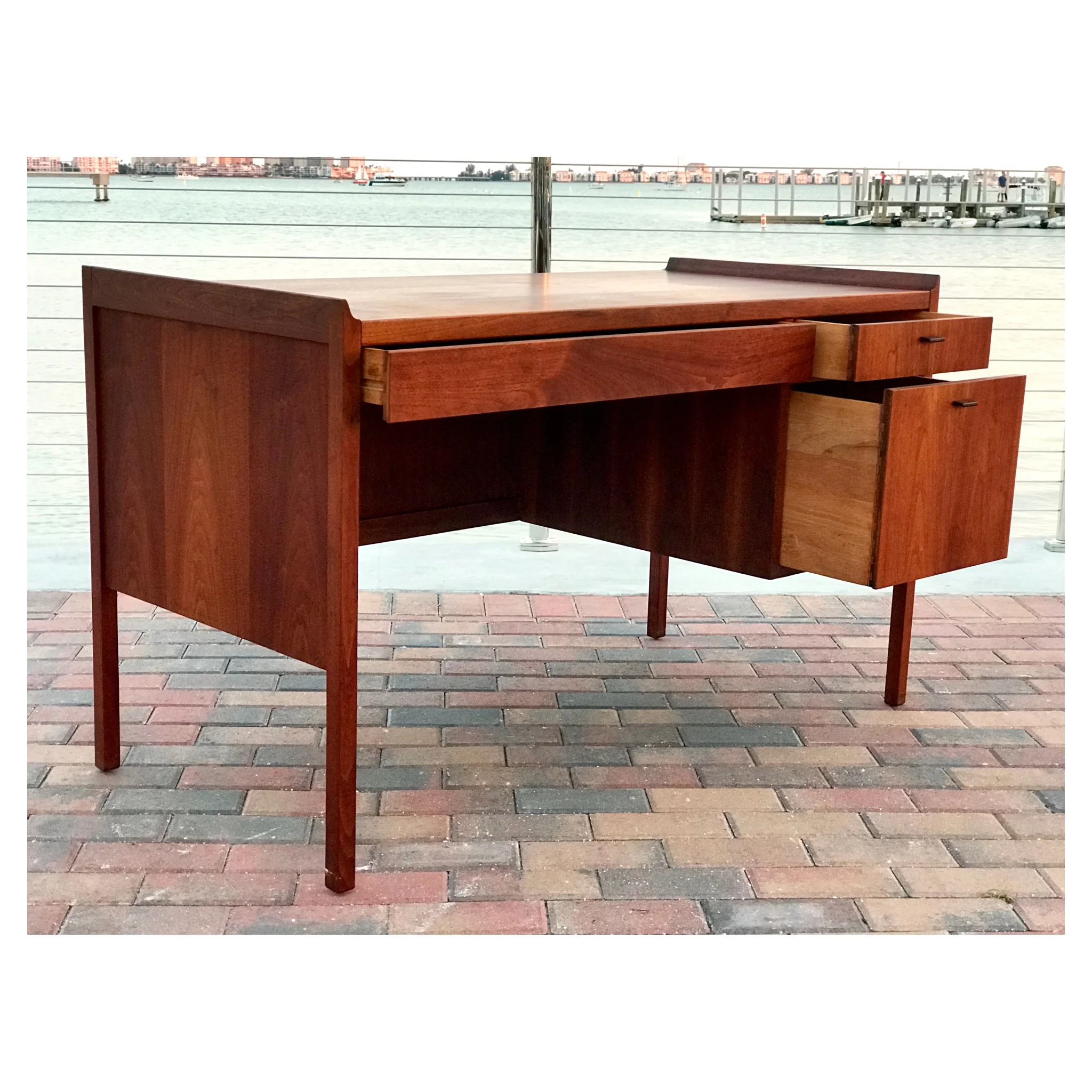 jackcartwrightdesk4.JPG