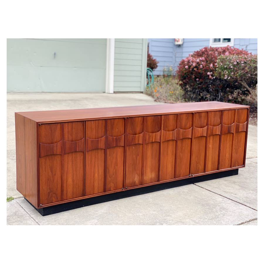 mid_century_modern_Walnut_credenza.png