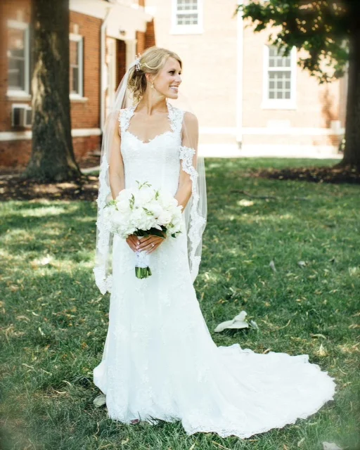 lace veil with lace dress