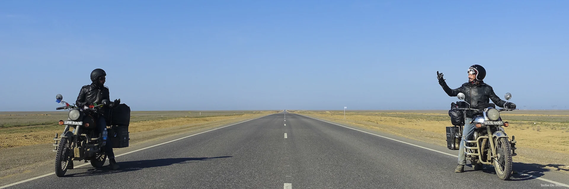 1. A l’Infini dans les Steppes Kazakhs . Région d’Aktaou, Kazakhstan. 90cm x 30cm, support en aluminium, € 89.00 ( Frais de Port inclus)