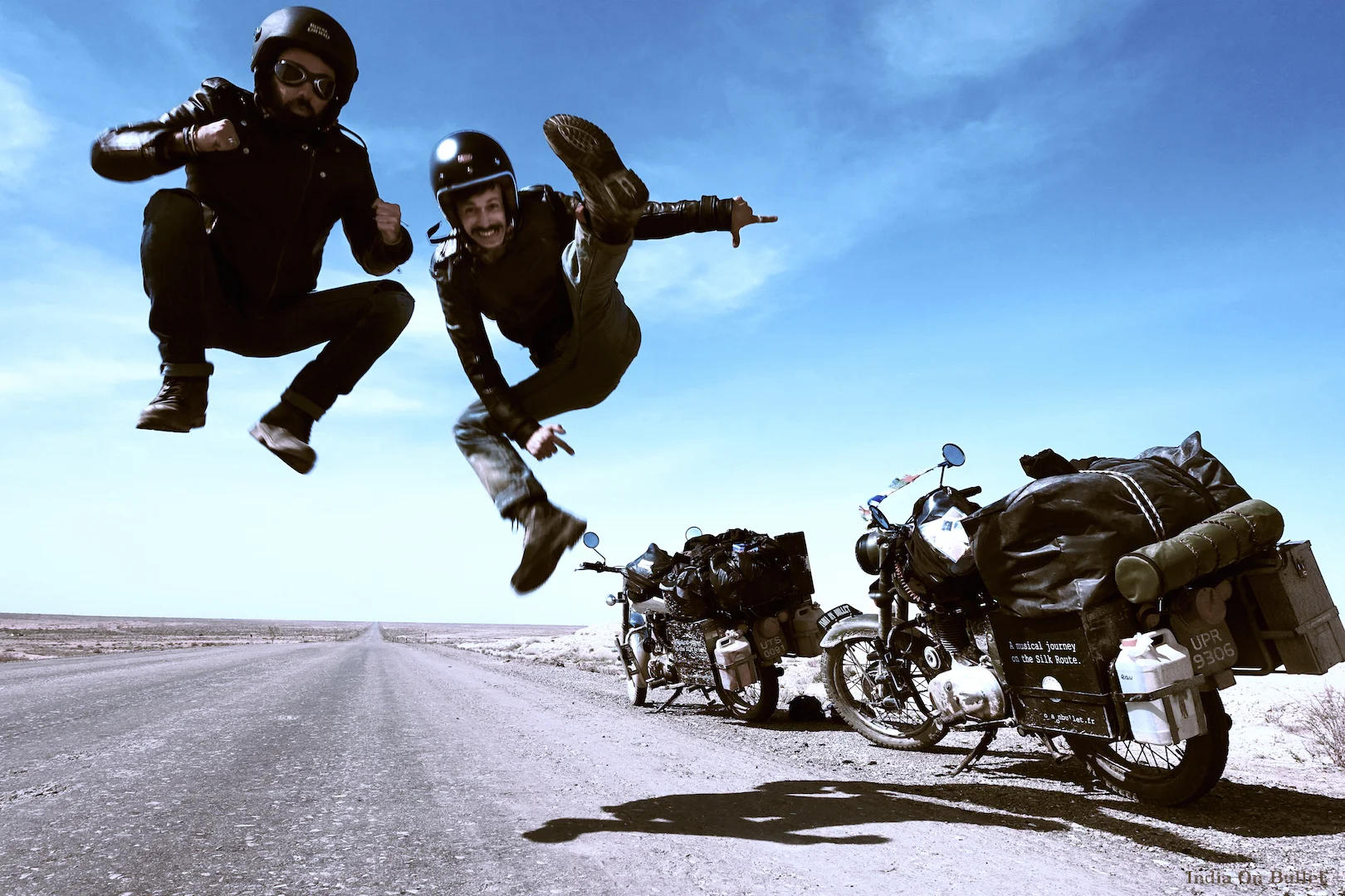 12. Dans les Airs . Désert du Karakalpakstan, Ouzbékistan. 60cm x 40cm, support en aluminium, €56.00 ( Frais de Port inclus)