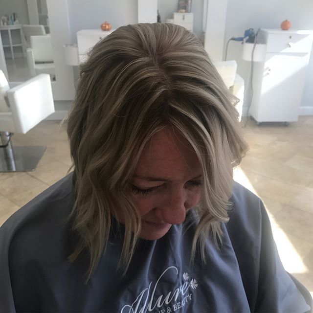 Dimension at its best! Love seeing each piece of color come through. #keunecolour #alluresteiner #blondehighlights