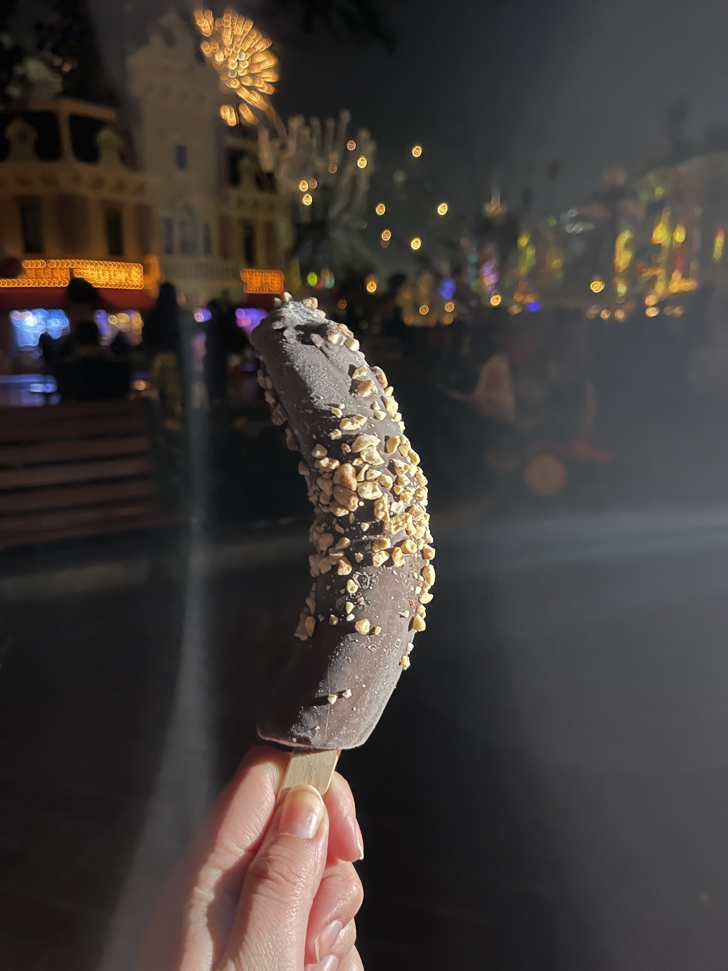 chocolate-covered-bananas-disneyland.jpg