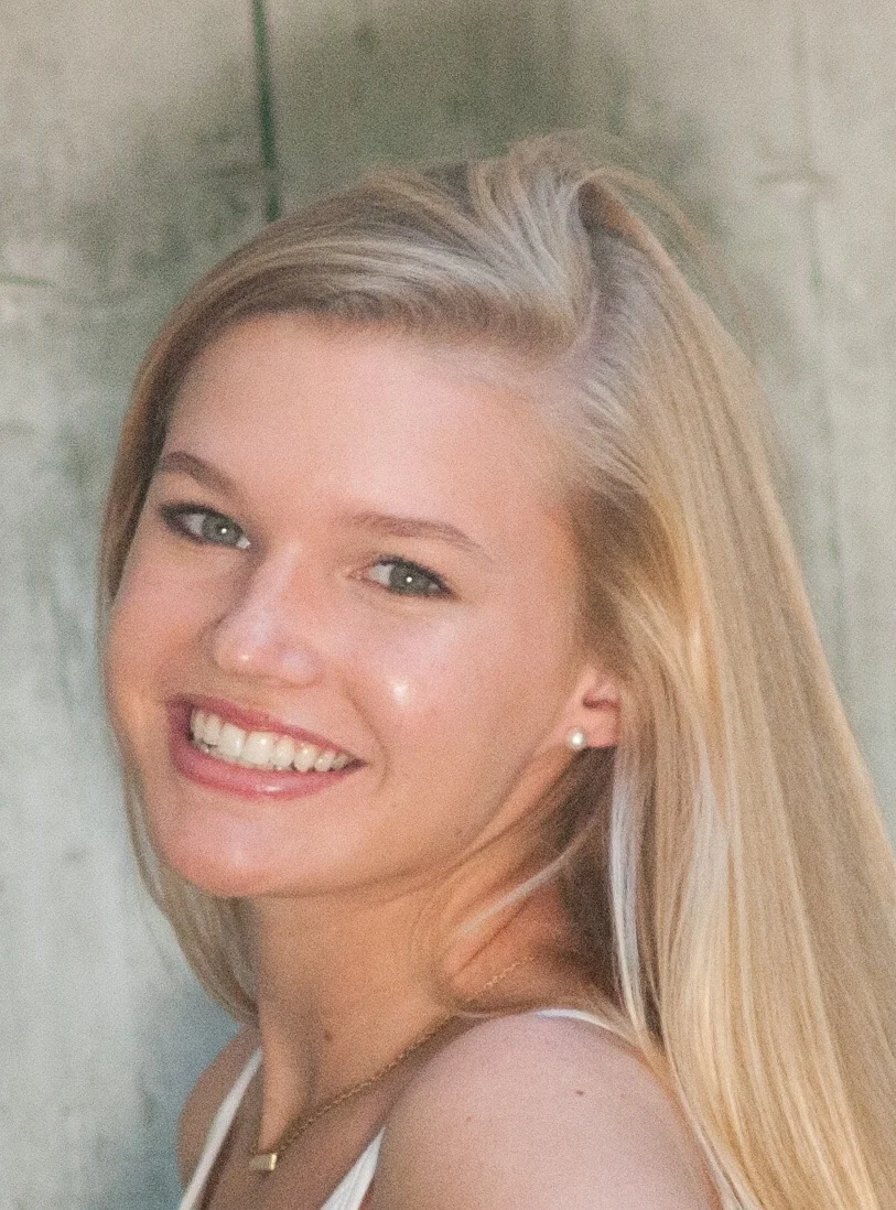 Eliza Headshot.jpg