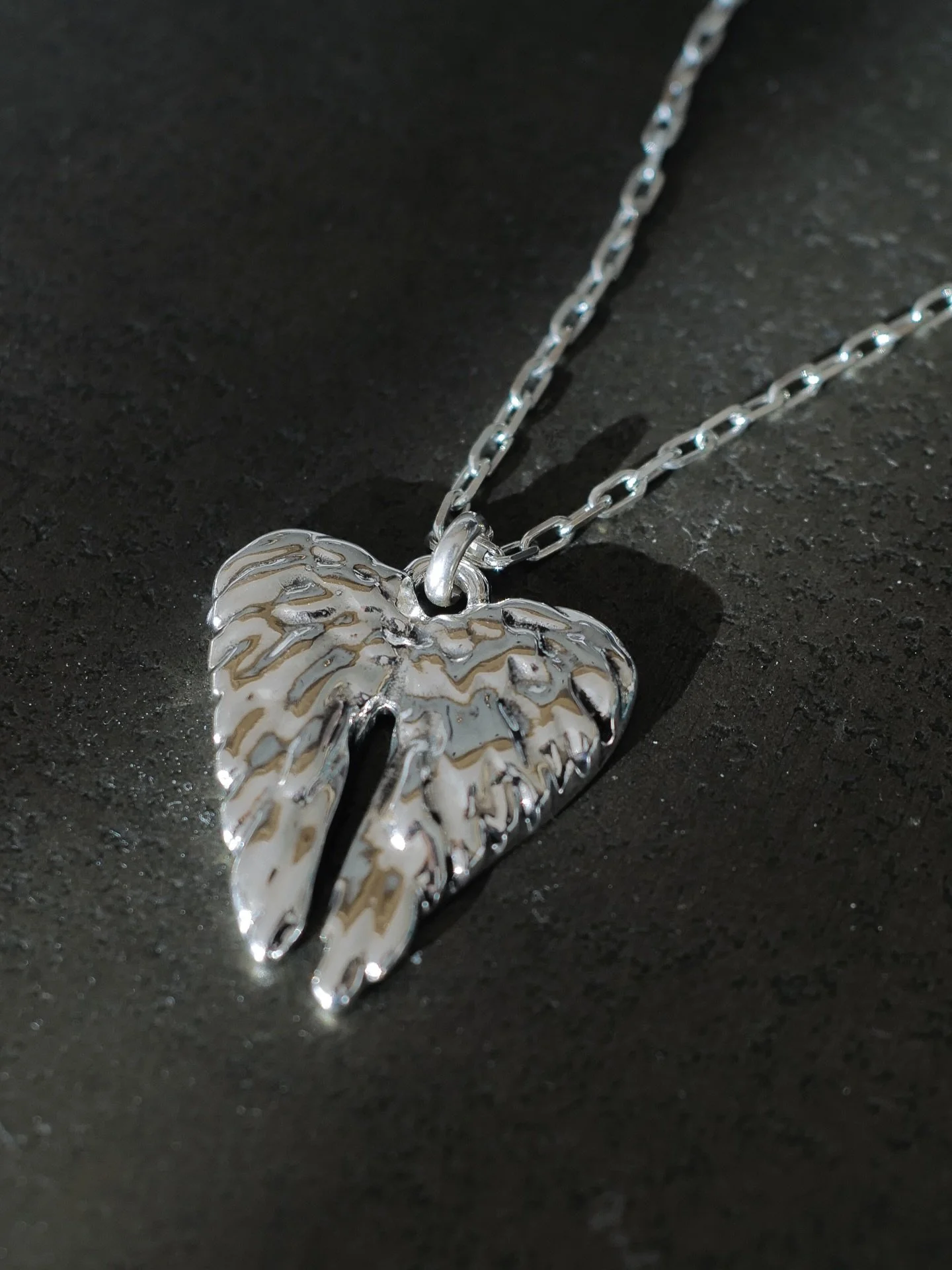 Run don’t walk…the Angel Wing collection by UNOde50 is in the shop now. Comes as a ring, earrings, and more🪽