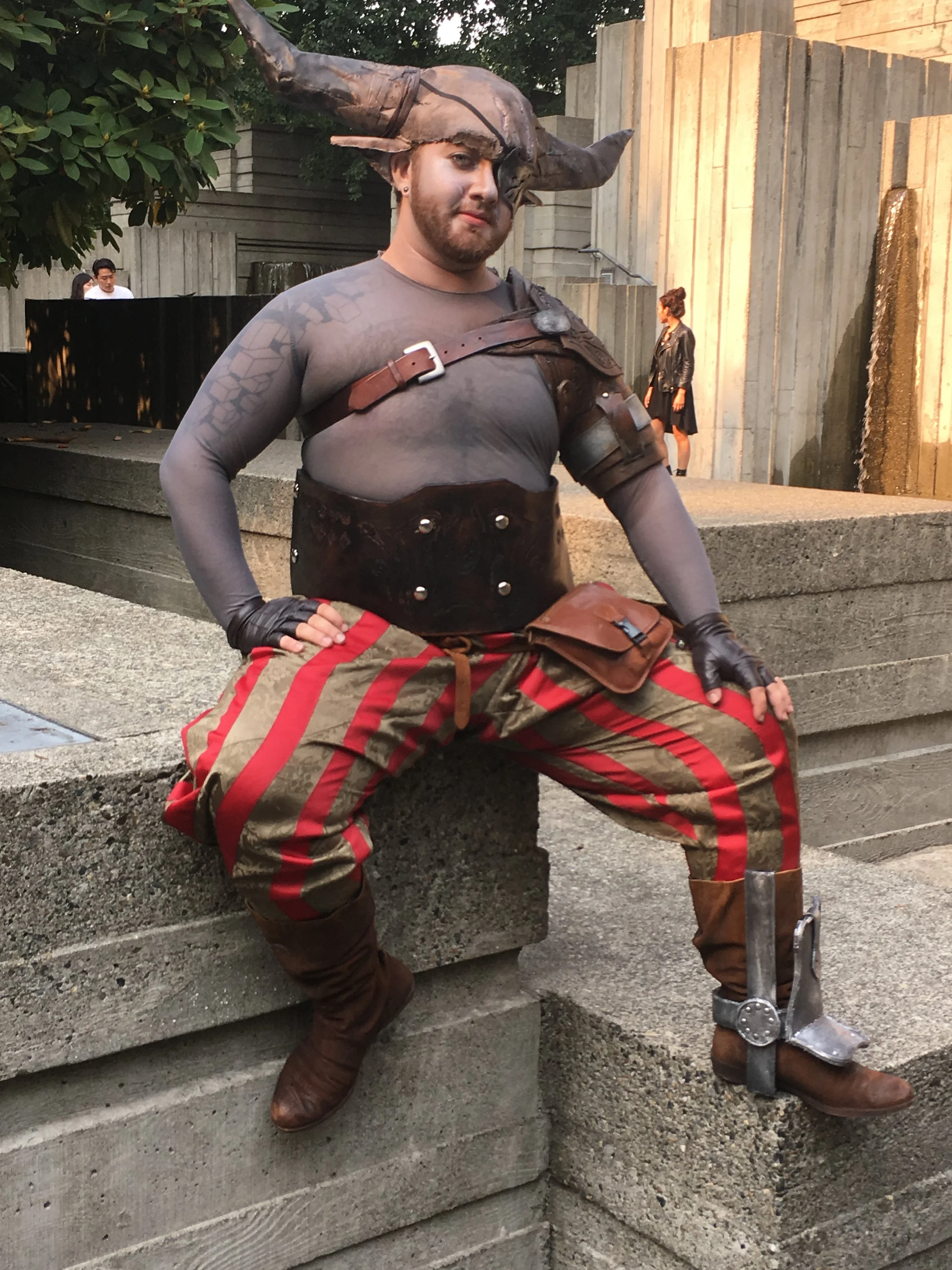  EVA shoulder pauldron, foam and worbla horns and greave, net skin suit and repurposed material pants constructed by the artist. Belt commissioned from Obsidian Crow Leatherworks. Photo by Alex James, August 2017. 