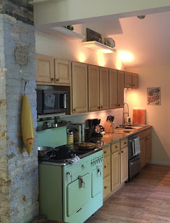 Finally, check out this gorgeous mint green Model BZ in a quaint cabin in Three Oaks, Michigan, near New Buffalo. First time I've ever seen a BZ in other than white or yellow plumage. Next to that brick chimney with that yellow faux lure… Mmmm mmm! That's a-nice!