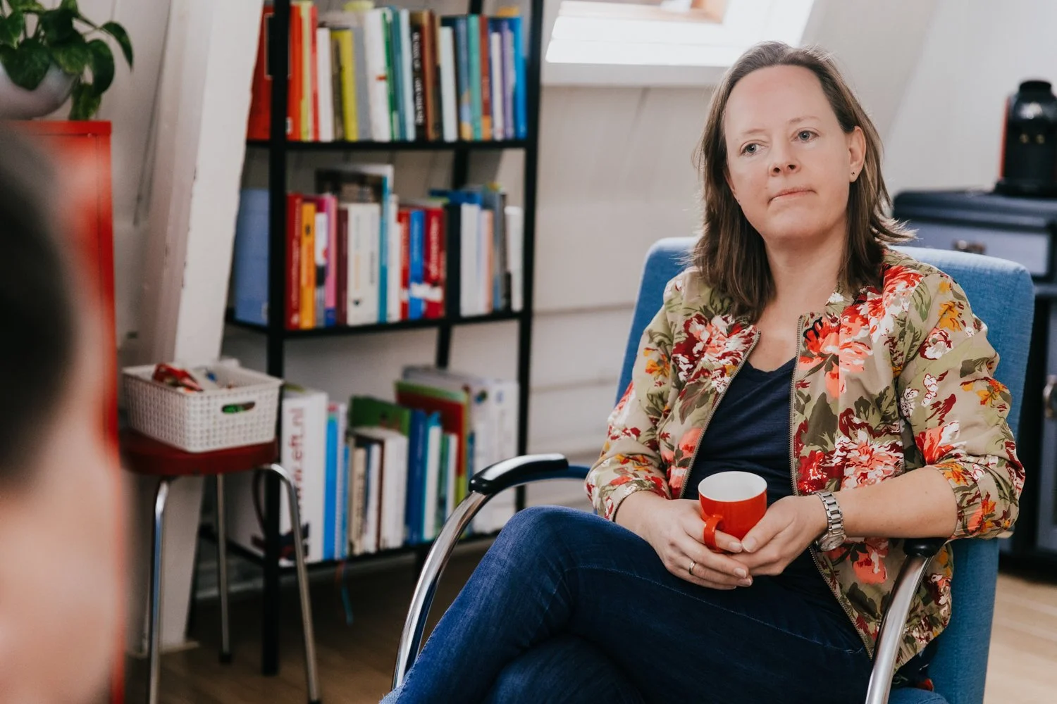 Praktijk voor psychosociale therapie Leiden. Een luisterend oor. Een fijne omgeving. Geen oordeel. Echt contact. Prettige sfeer. Huiskamer.
