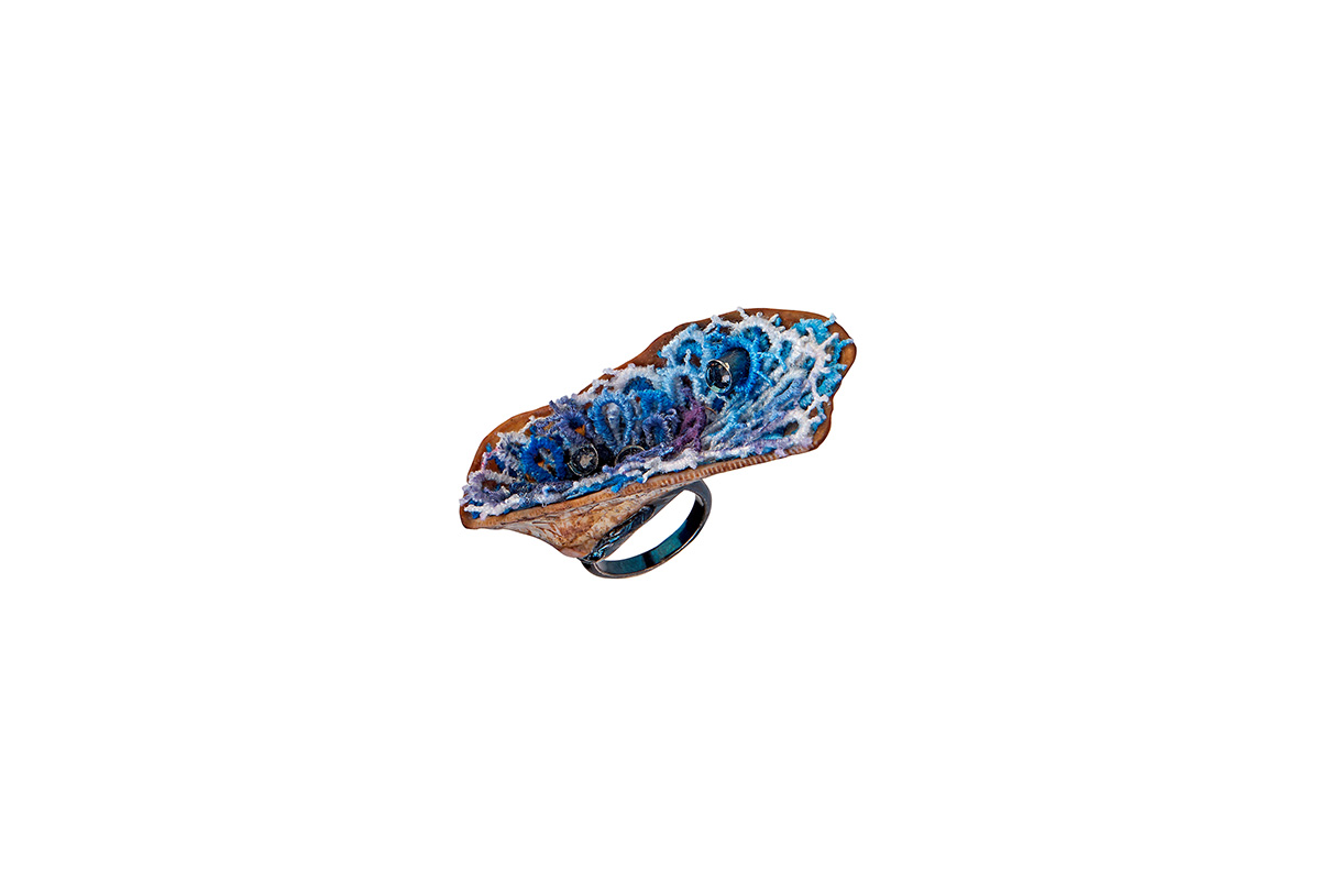 Ring Platinum Plated Sterling Silver, Clam, Black Sapphires, Lace, Pigment
