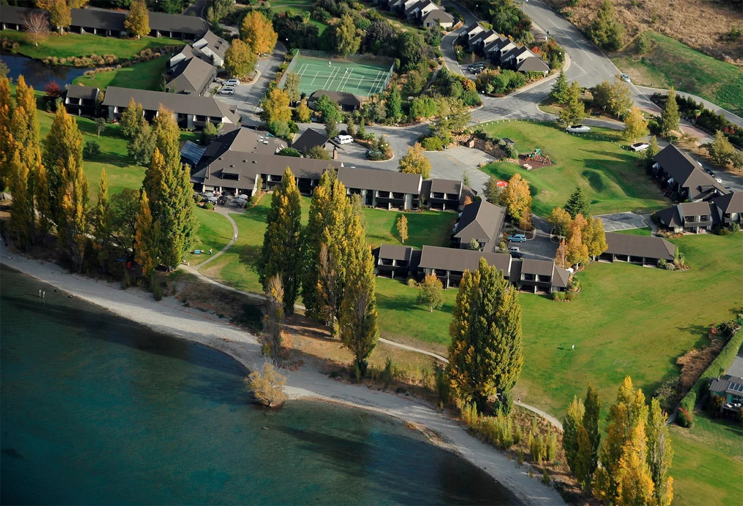 On the edges of Lake Wanaka, Edgewater resort is centrally located.
