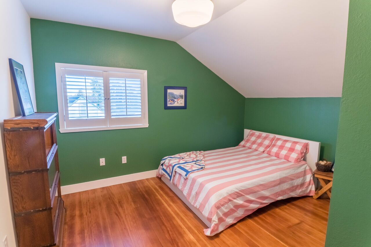 Our South Tacoma Home: Upstairs Guestroom