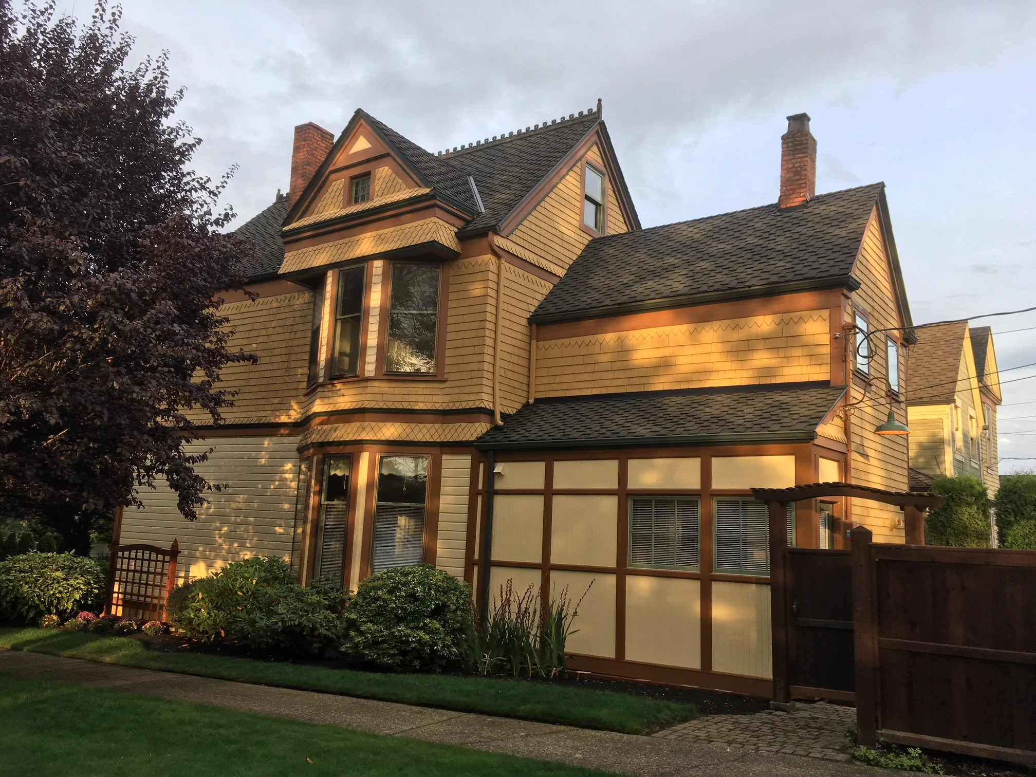 This Corner Victorian - 824 No. M St.