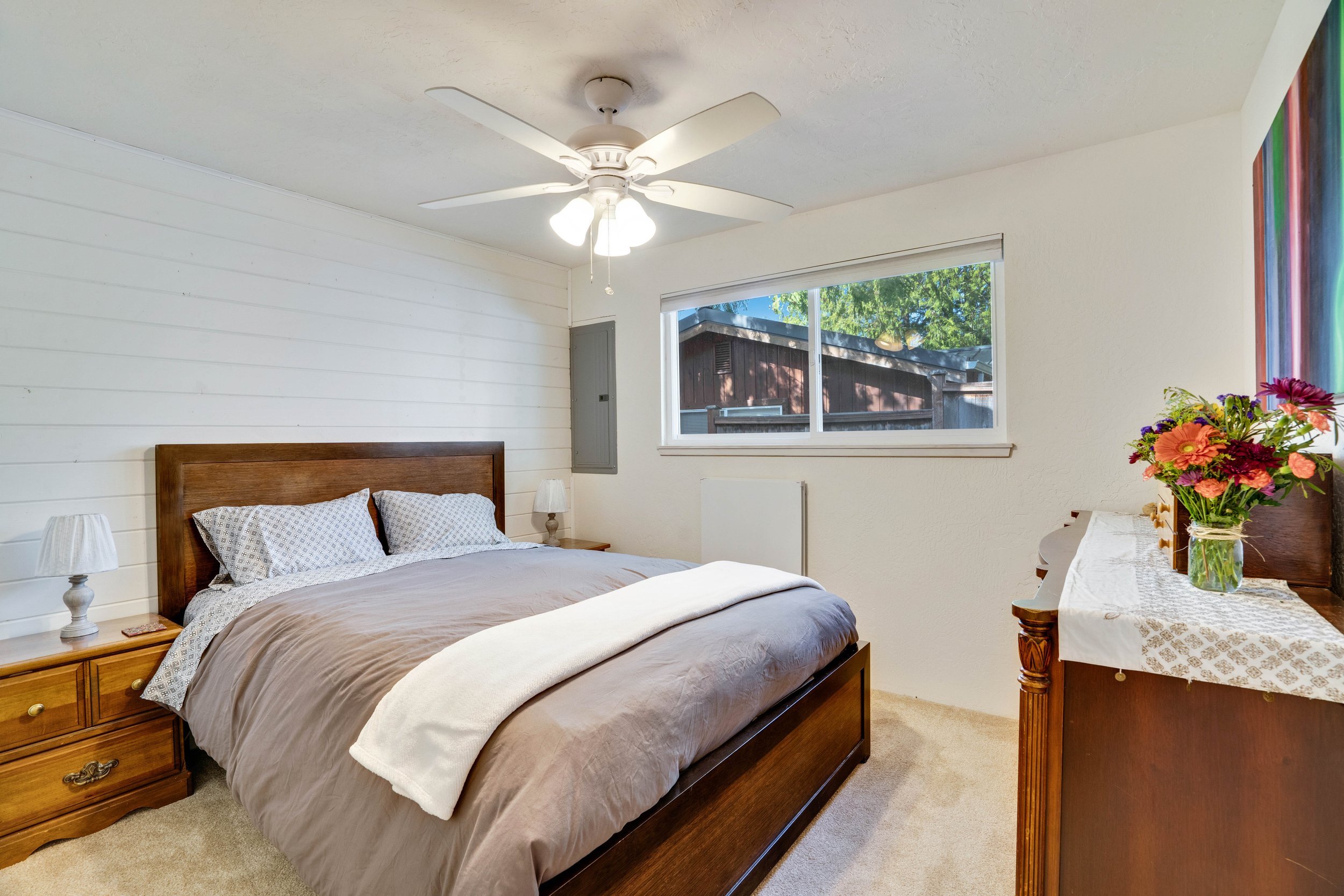 Bedroom 2 Herron Island.jpg